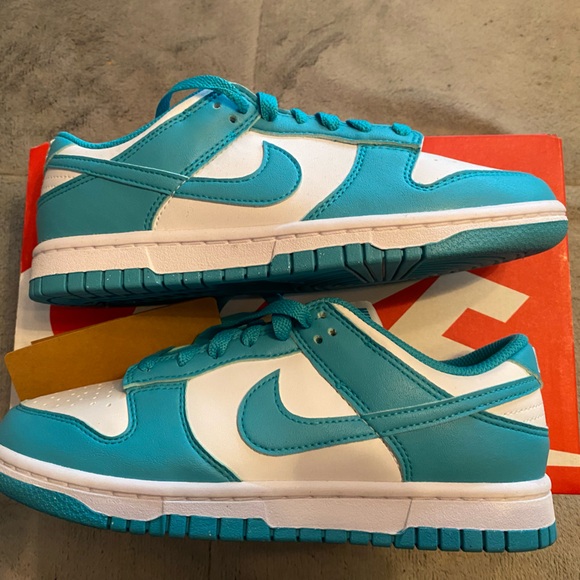 Brand New Women’s Nike Dunk Low Next Nature Size 6!! - Picture 2 of 4